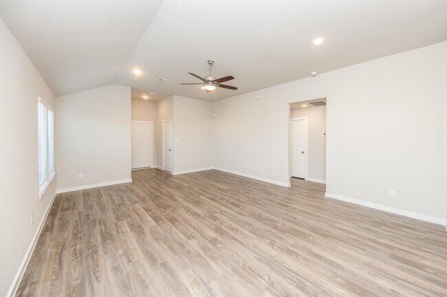 Building Photo - 32031 Splendor Dr