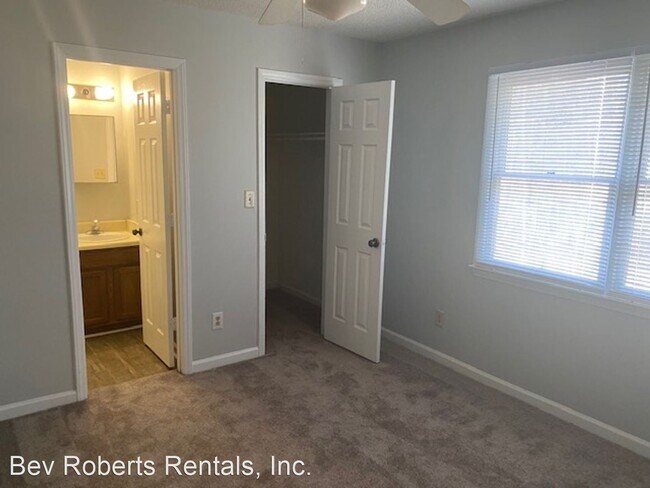 Building Photo - 3 br, 2.5 bath House - 546 Brent Road