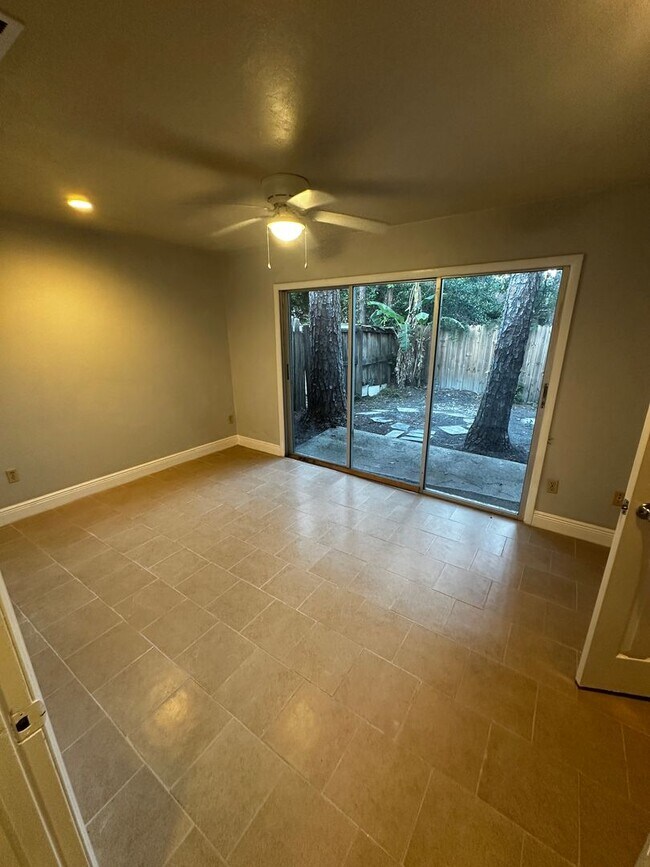 Foto del edificio - 5909 NW 23rd Terrace
