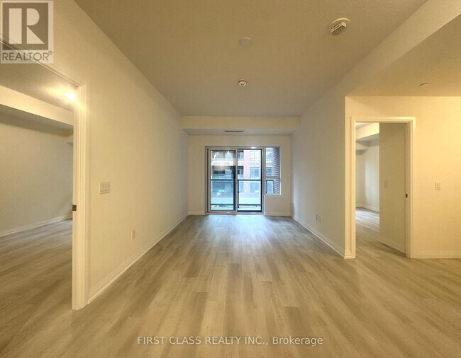 Photo du bâtiment - 3270 Sheppard Ave E