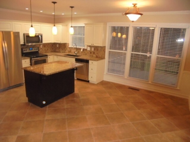 Photo - 2235 Saluda Ln NW