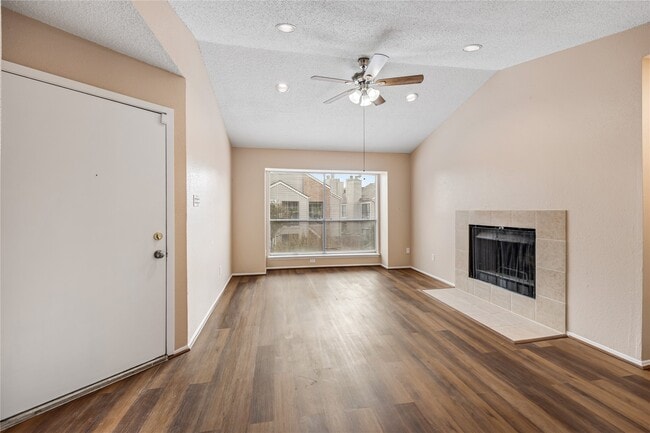 Foto del edificio - 6701 Sands Point Dr