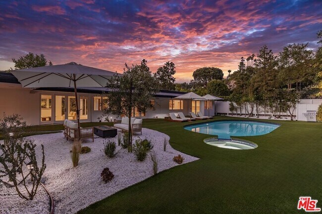 Foto del edificio - 502 Evelyn Pl