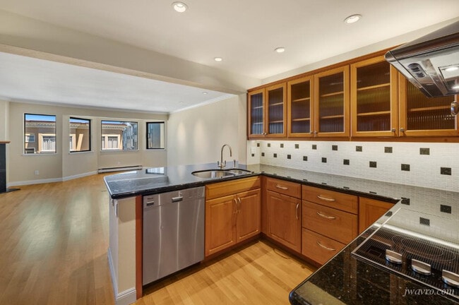 Building Photo - 383 Lombard St