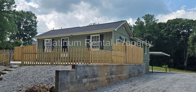 Building Photo - 1868 Quarry Rd