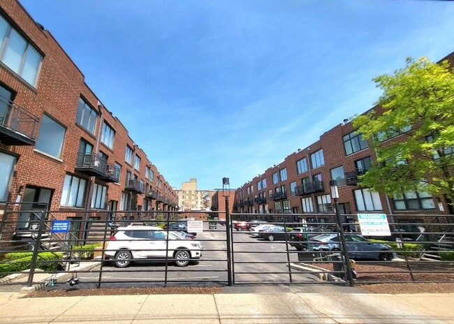 Building Photo - 843 W Grace St