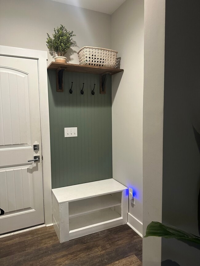 Built in garage entry - 2323 Central Ave