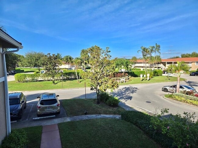 Building Photo - 9918 Twin Lakes Dr