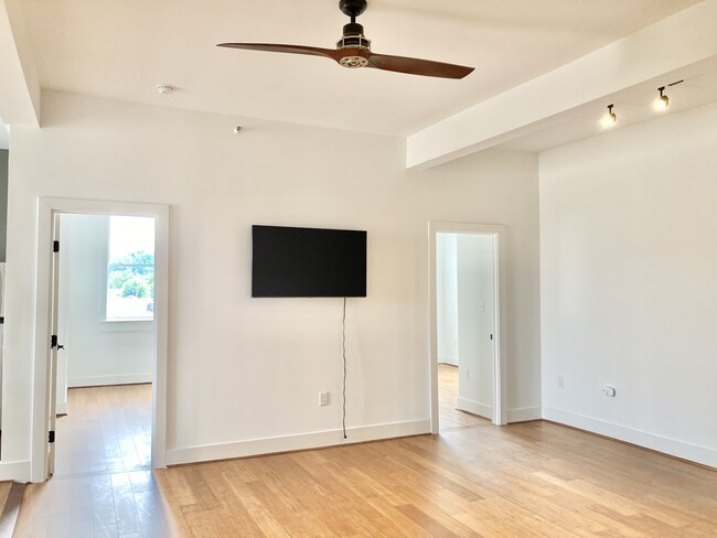 Living room of 3 bed/ 2 bath - The Doyne