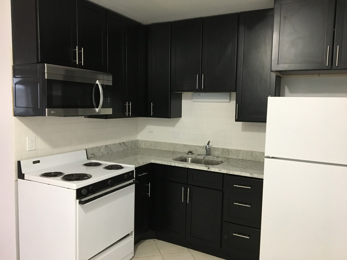 Primary Photo - 6611 N Sheridan Rd