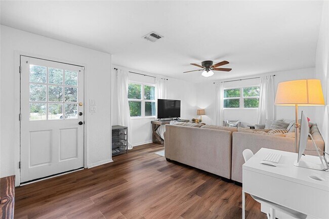 Foto del edificio - 617 Johnson St