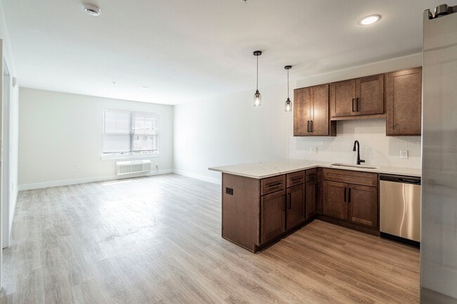 Building Photo - 275 Livingston