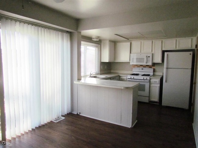 Foto del edificio - 37450 Charter Oaks Blvd