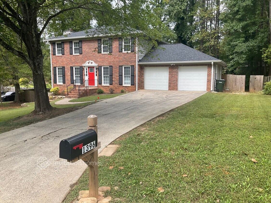 Primary Photo - 1396 Rhododendron Dr NW