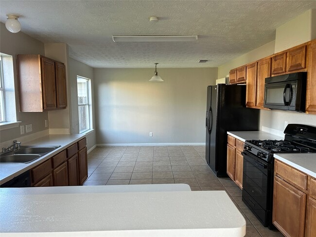 Building Photo - 21523 Aldercy