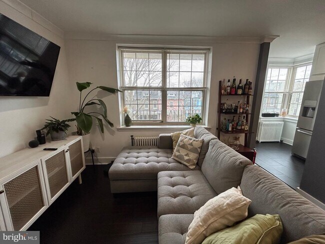 Foto del edificio - 939 Longfellow St NW