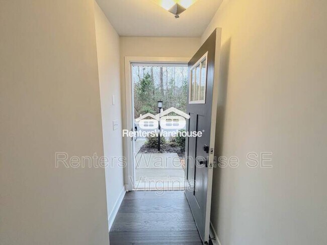 Building Photo - 947 Centurion Cir