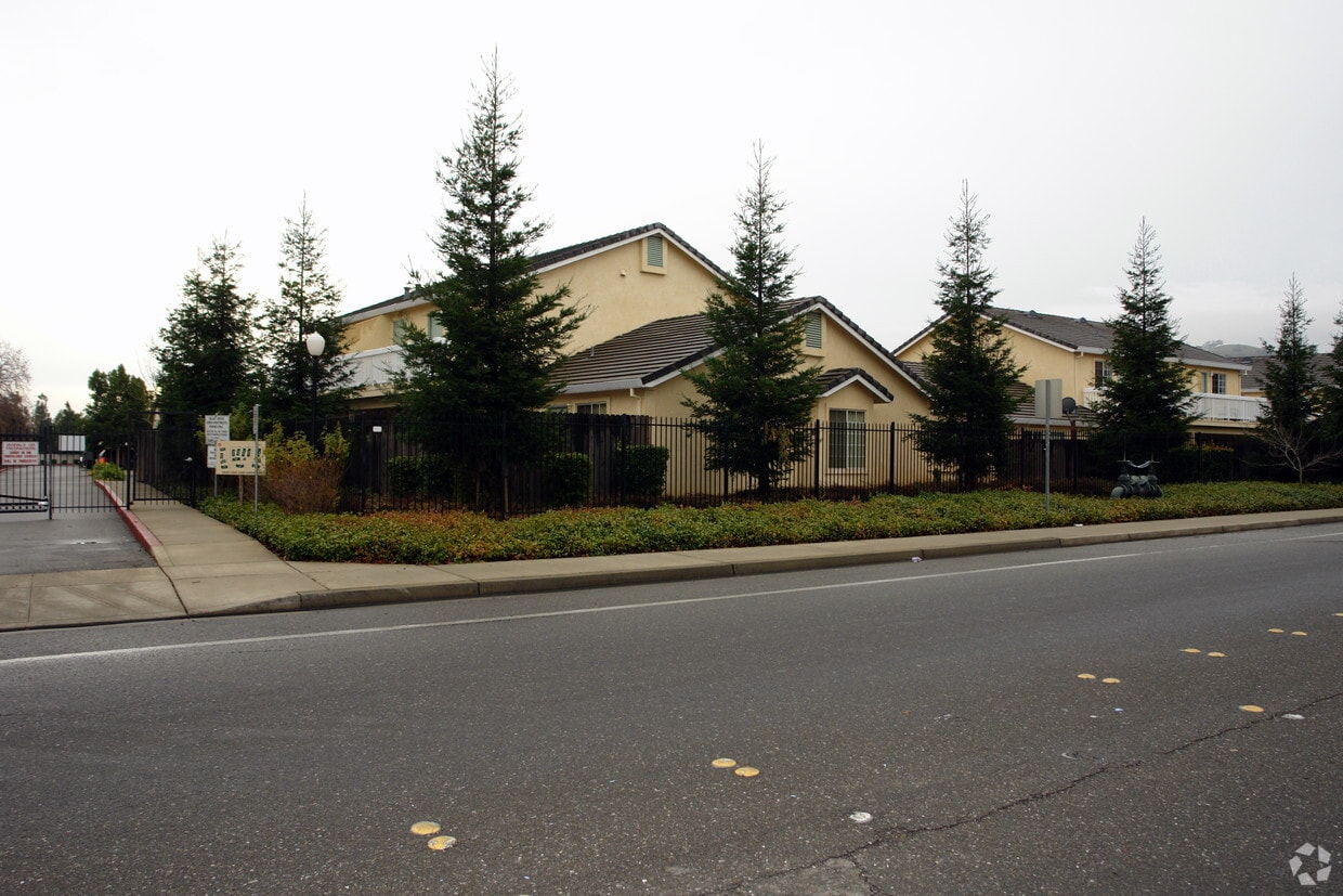 Building Photo - Walnut Grove Senior Apartments
