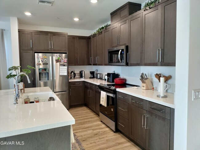 Foto del edificio - 44243 Mahogany St