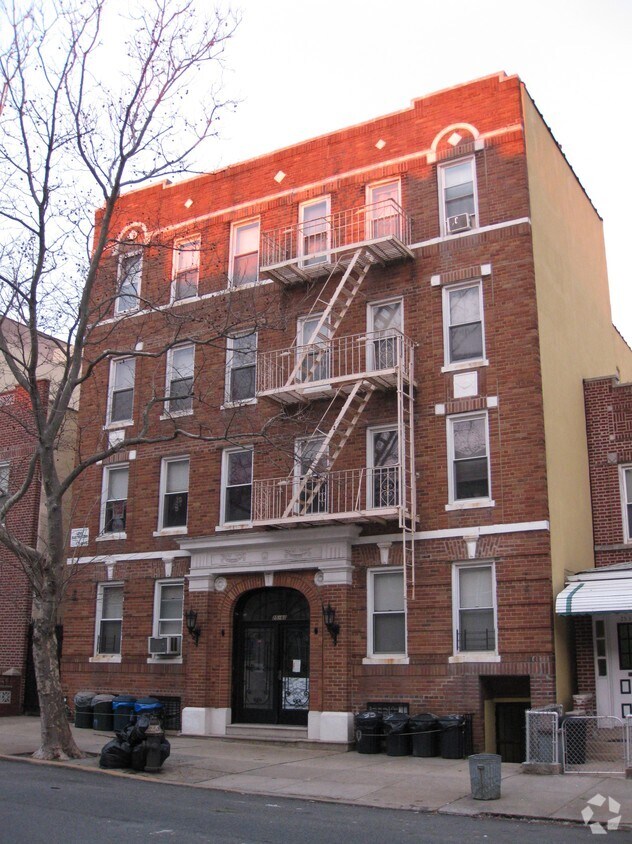 Building Photo - 25-60 33rd St