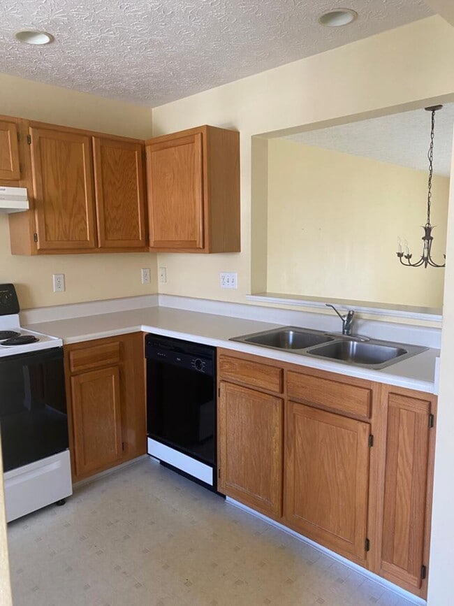 Building Photo - 2440 Tarpon Bay Dr.