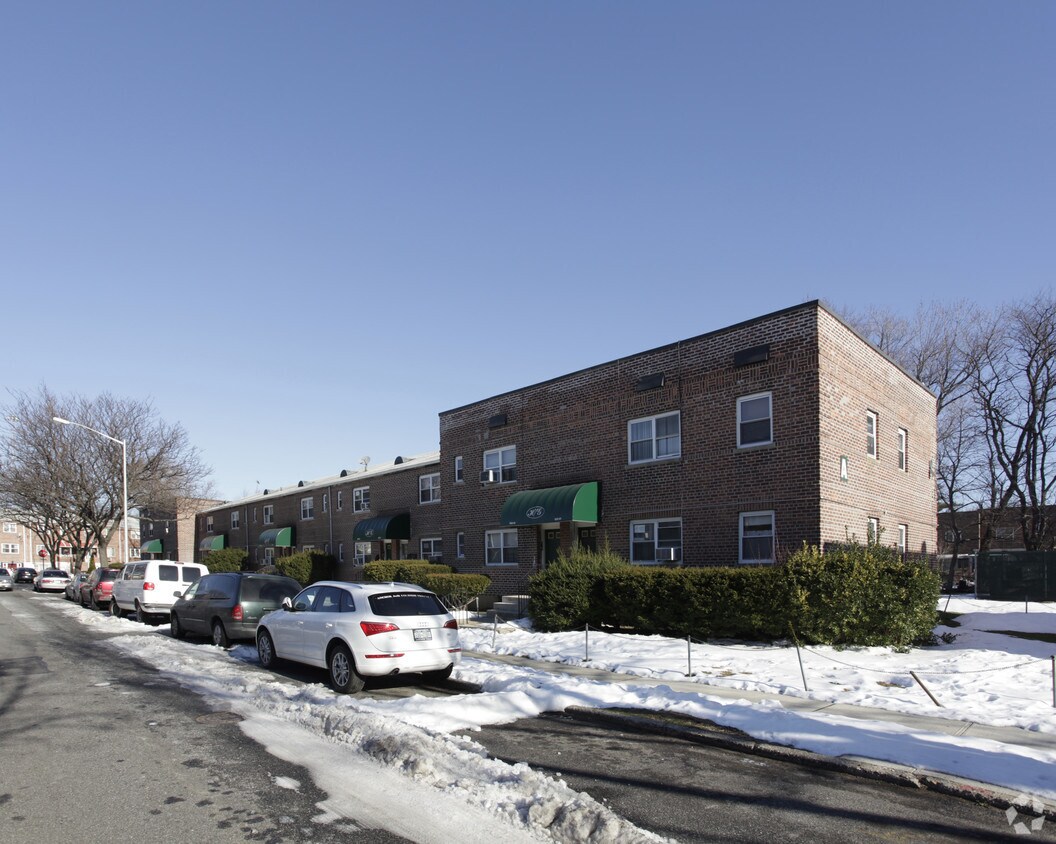 Primary Photo - 102-01-102-21 186th St
