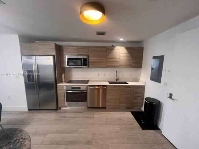 Foto del edificio - 121 NE 34th St