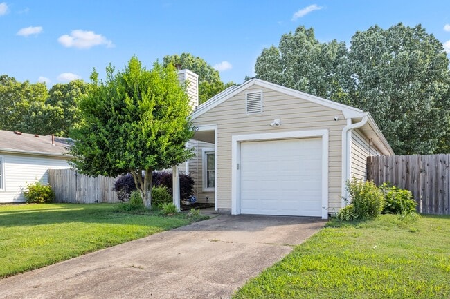 Building Photo - 920 White Oak Ct N