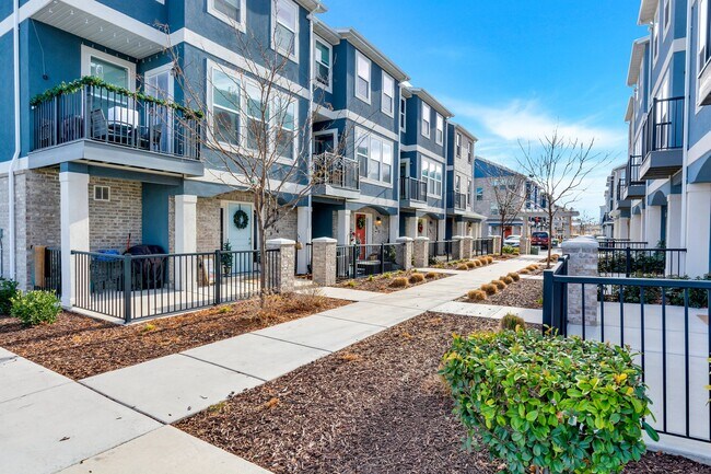 Building Photo - 1806 W Dalmeny Way