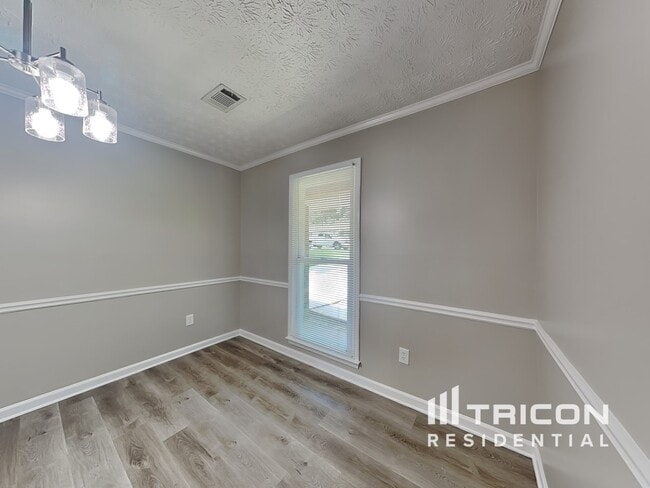 Building Photo - 166 Hill Ln