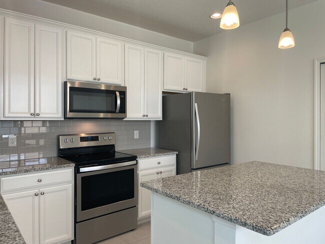 Foto del edificio - Beautiful 3/2.5 Townhome in the Goldenrod ...