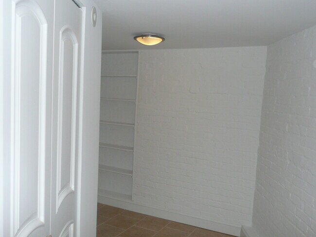 Foto del edificio - 672 Maryland Ave NE