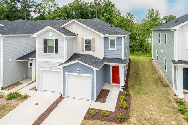 Building Photo - Meticulously Maintained Townhome!