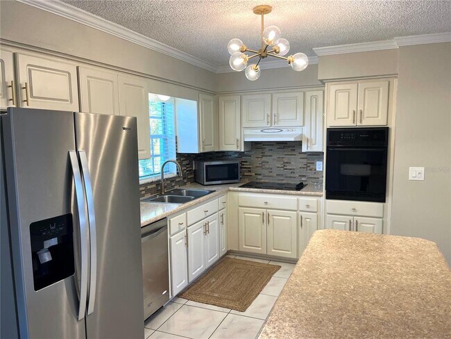 Building Photo - 6650 Hickorywood Ln