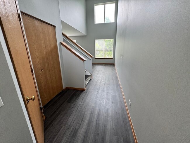 Building Photo - 2209 Sunrise Cir