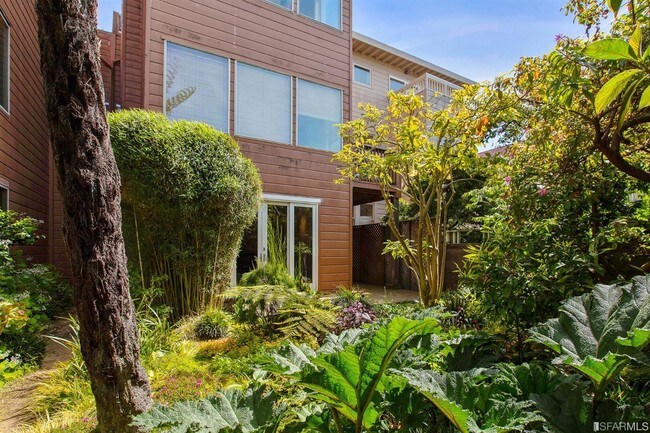 Building Photo - 774 Bay St