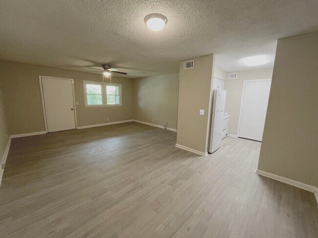 Building Photo - 2929 Selena Dr