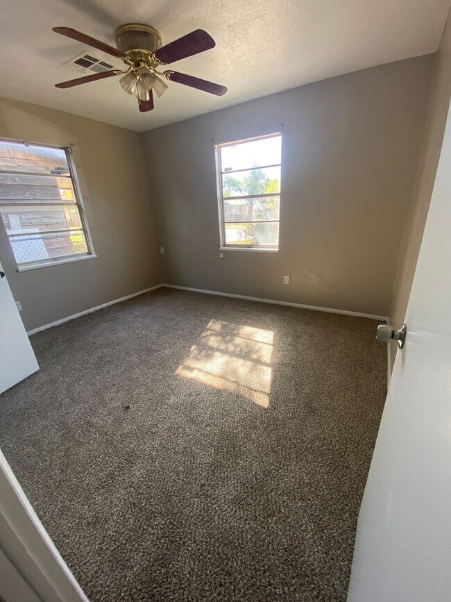 Foto del edificio - 4 Bedroom House Available now in OKC