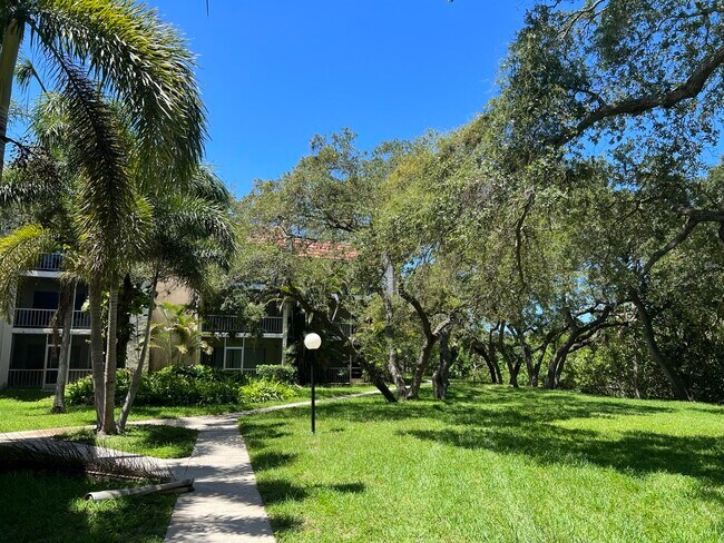 Foto del edificio - 640 NW 13th St