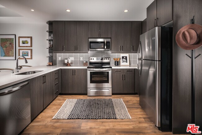 Foto del edificio - 555 N Spring St