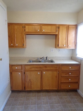 Building Photo - 2943 Eisenhower Dr
