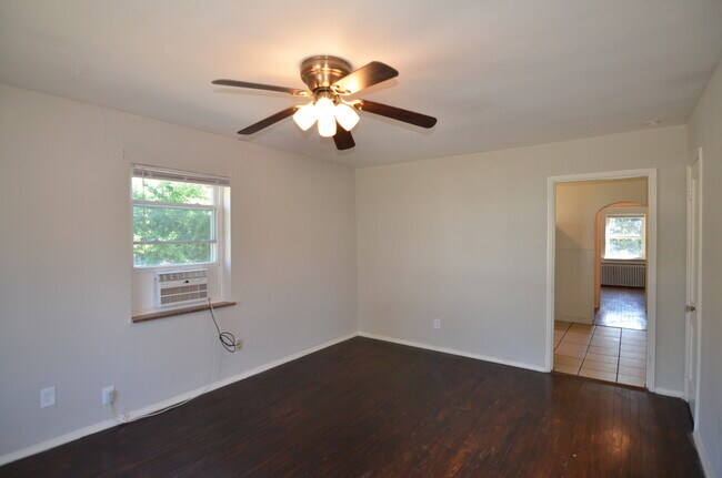 Building Photo - 3029 Auten Ave