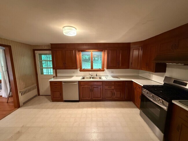 Foto del edificio - Beautiful 3 Bed, 1 Bath Single Family for Rent in Broad Brook!