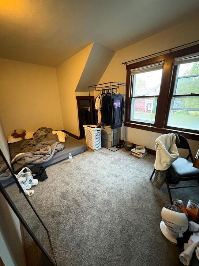 Foto del edificio - Centrally located 3 Bedroom, 1 Bathroom Ap...