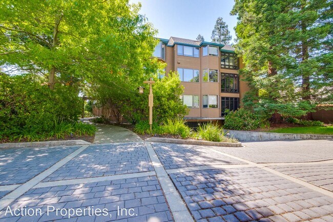 Building Photo - 3 br, 2.5 bath House - 532 Channing Avenue...