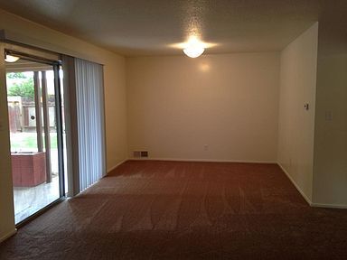 Building Photo - Large bedrooms with plenty of closet space.