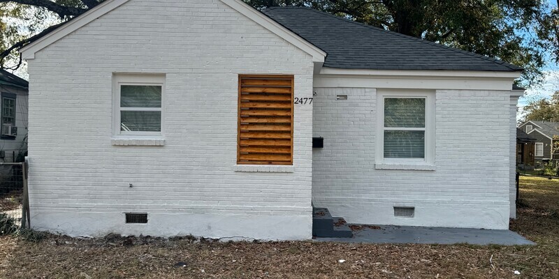 Primary Photo - 2477 Boyle Ave