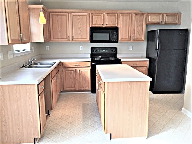 Building Photo - 9117 Hollow Ridge Ln