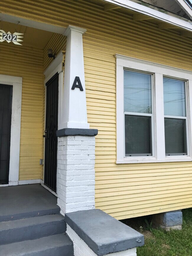 Building Photo - 202 Edgewood St