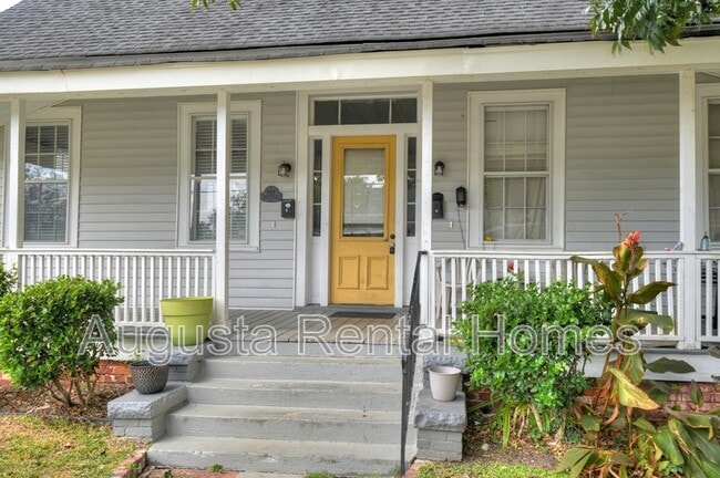 Building Photo - 515 3rd St